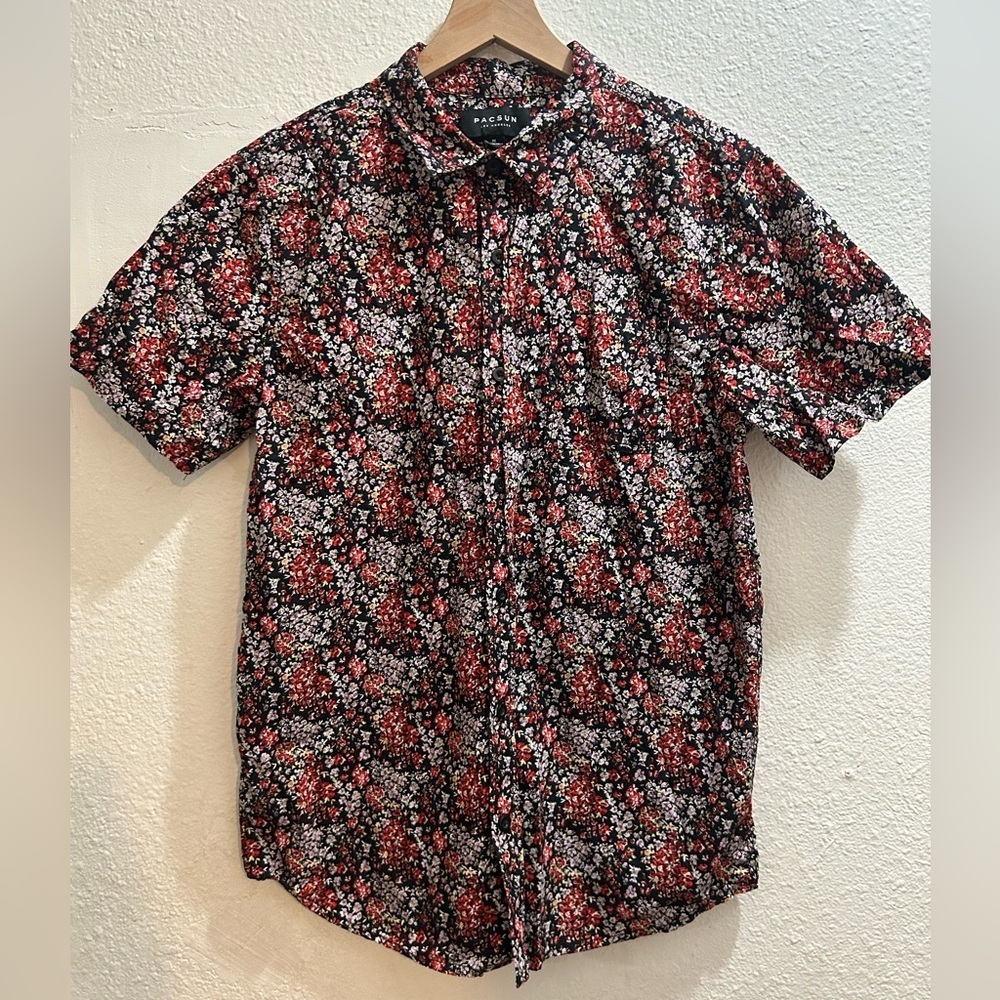 PacSun short-sleeved button-down shirt with a red and black floral print size M